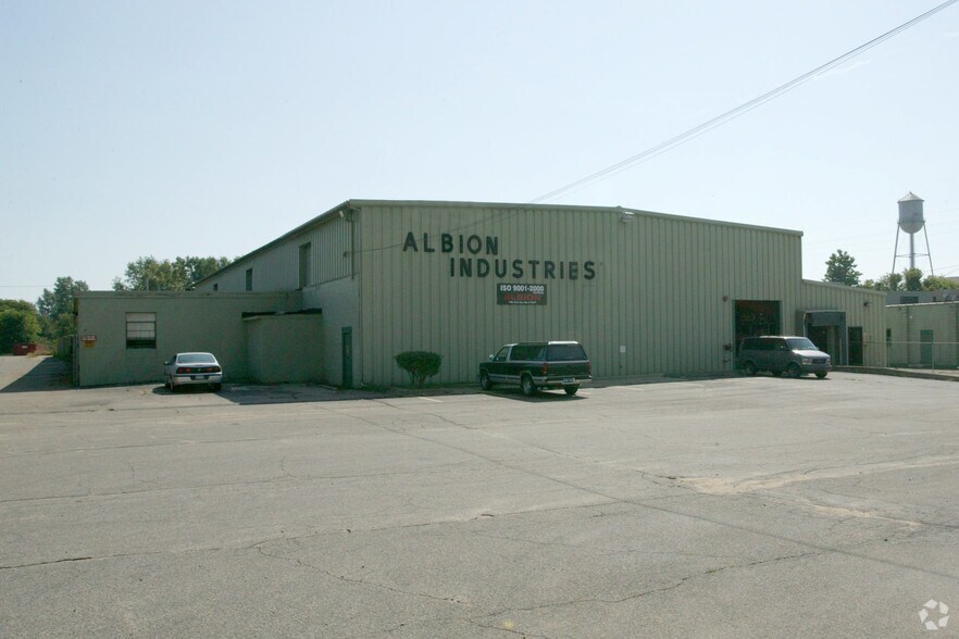 More Photos Of 800 N Clark St, Albion Manufacturing For Sale