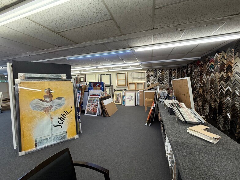 More Photos Of 6140 Hollywood Blvd, Hollywood Storefront For Sale