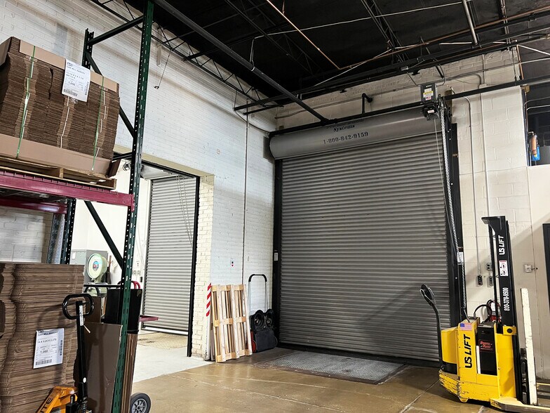 More Photos Of 2480-2490 S Wolf Rd, Des Plaines Manufacturing For Sale