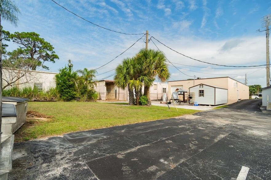 More Photos Of 1239 16th St, Vero Beach Storefront For Sale