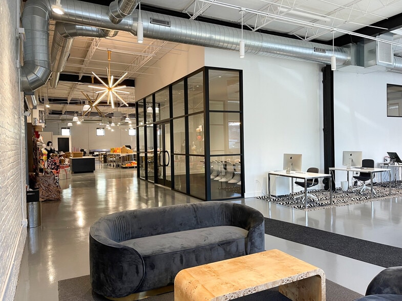 More Photos Of 3921-3925 N Elston Ave, Chicago Light Distribution For Sale