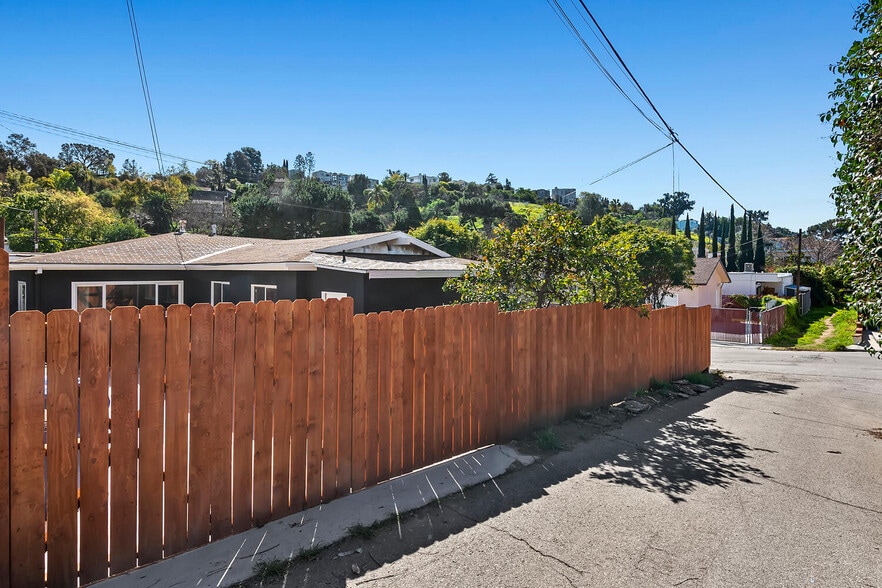 More Photos Of 2201 Avon St, Los Angeles Multifamily For Sale
