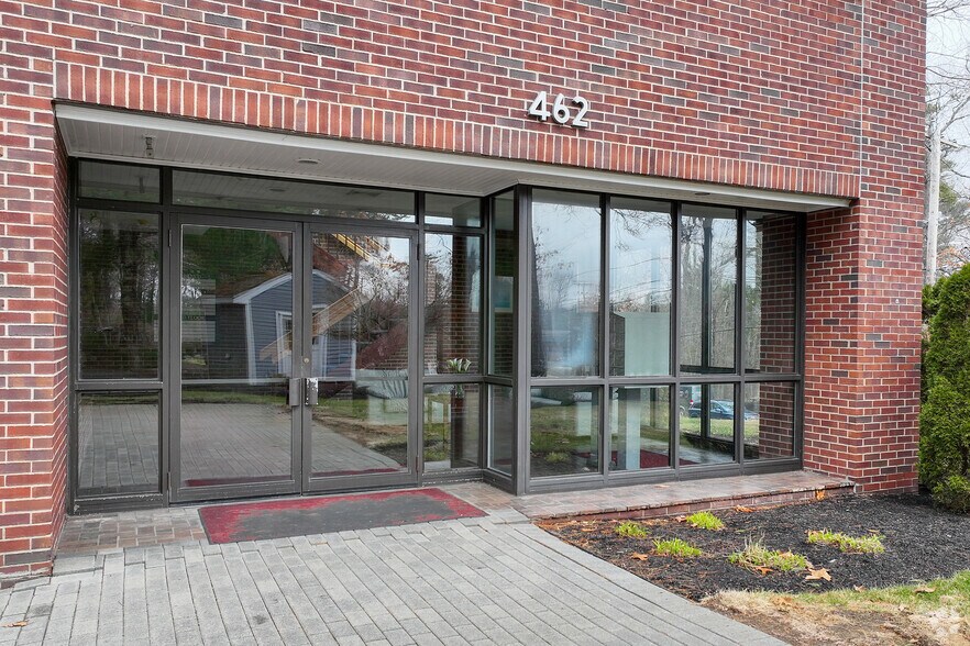 More Photos Of 458 Boston St, Topsfield Unknown For Lease