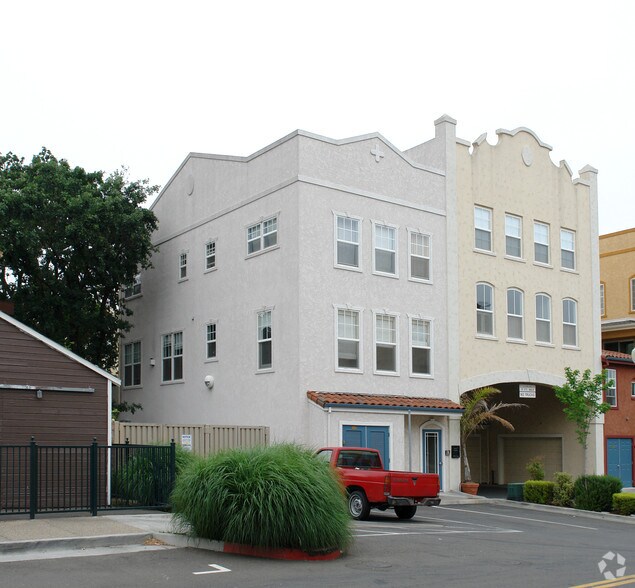 More Photos Of 220 Windsor River Rd, Windsor Apartments For Sale