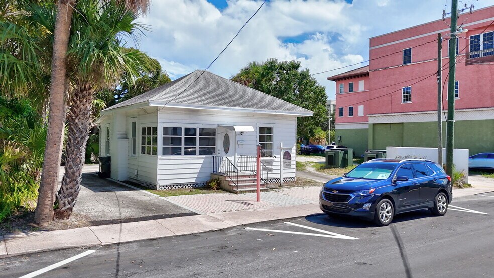 More Photos Of 300 SE Detroit Ave, Stuart Office For Sale