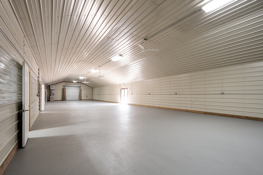 More Photos Of 21040 Loop 494, New Caney Warehouse For Lease