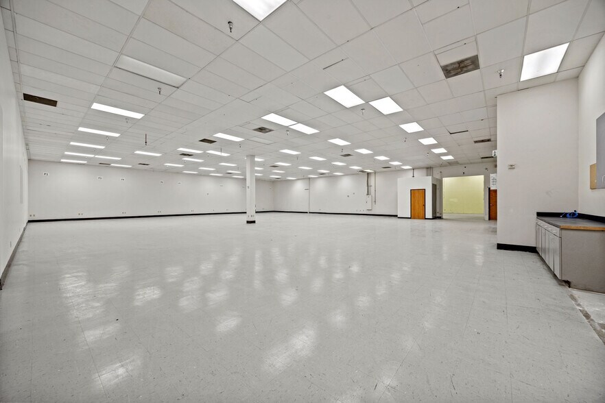 More Photos Of 1111 Digital Dr, Richardson Industrial For Sale