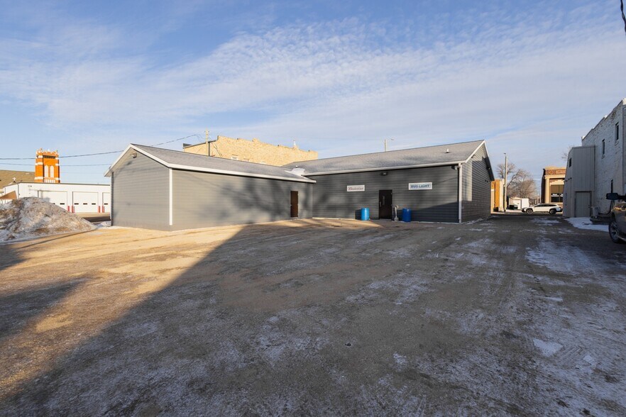 More Photos Of 317 Studdart Ave, Graceville General Retail For Sale
