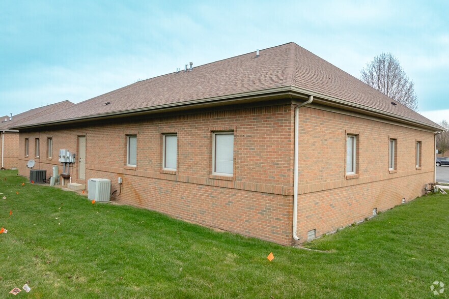 More Photos Of 900 W South Boundary St, Perrysburg Office For Sale