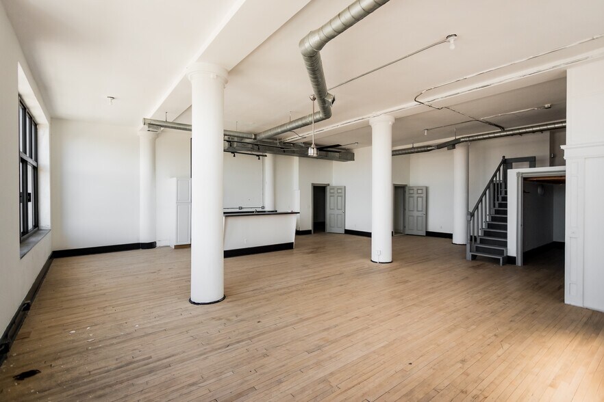 More Photos Of 1440 Gratiot Ave, Detroit Warehouse For Sale