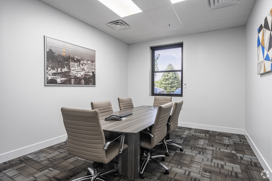 More Photos Of 525 Anderson Dr, Romeoville Warehouse For Sale