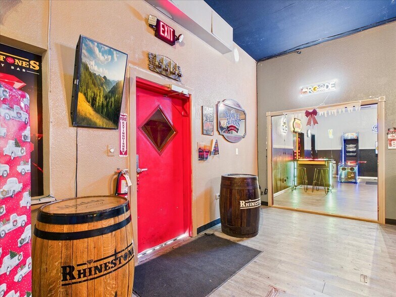 More Photos Of 1700 S Pahrump Valley Blvd, Pahrump Storefront For Sale