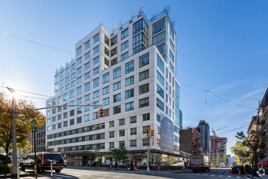 Primary Photo Of 511 9th Ave, New York Hotel For Lease