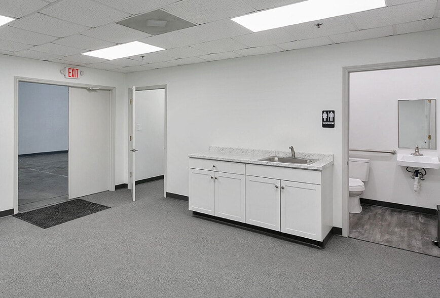 More Photos Of 500 Radar Rd, Greensboro Unknown For Lease