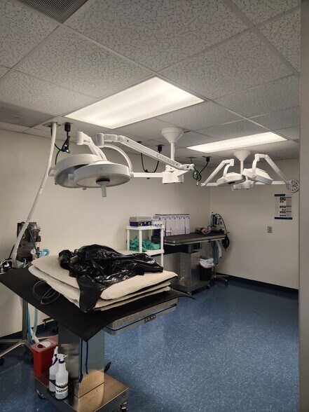 More Photos Of 1910 N Church St, Greensboro Office For Sale