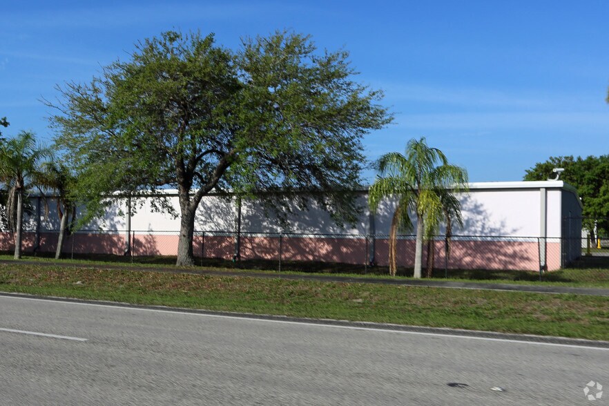 More Photos Of 5665 US Highway 1, Vero Beach Self Storage For Lease