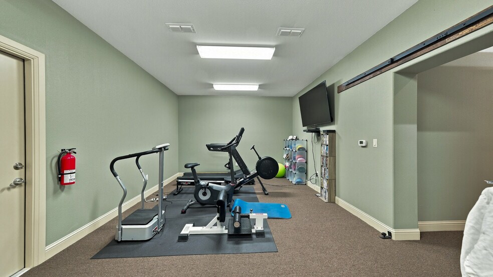 More Photos Of 207 Eastridge Rd, Granbury General Retail For Sale