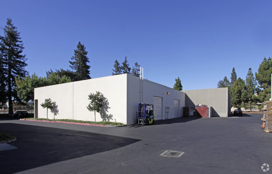 More Photos Of 3350 Scott Blvd, Santa Clara Research And Development For Lease