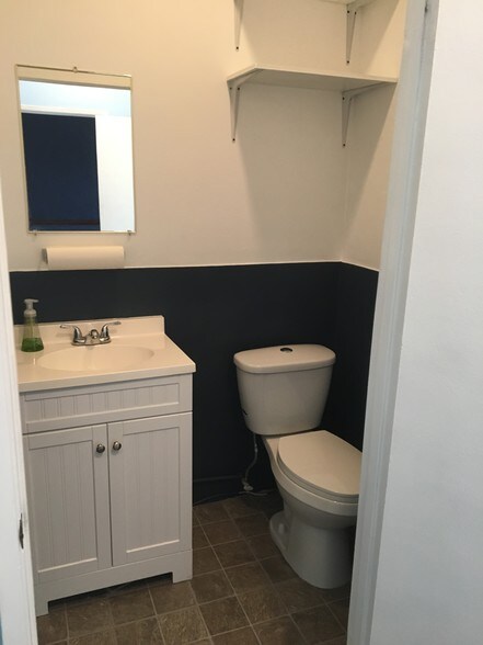 More Photos Of 208 Calle De Los Molinos, San Clemente Showroom For Lease