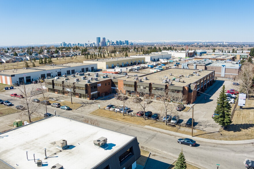 More Photos Of 2115 27th Ave NE, Calgary Flex For Lease
