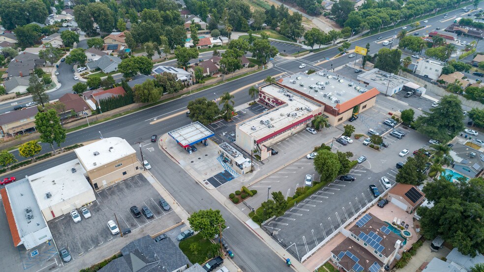 More Photos Of 23942-23945 Lyons Ave, Santa Clarita Storefront Retail Office For Sale
