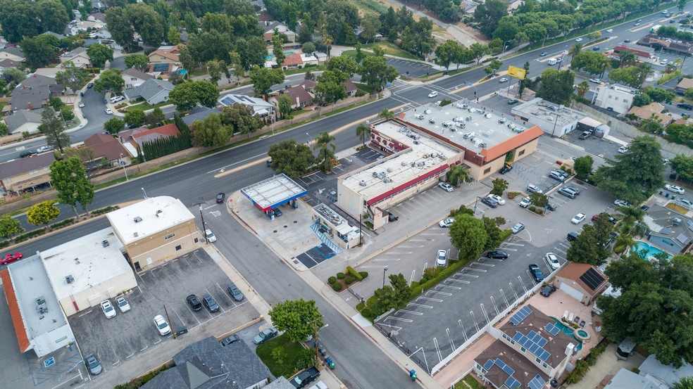 More Photos Of 23942-23945 Lyons Ave, Santa Clarita Storefront Retail Office For Lease