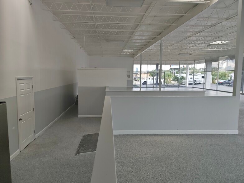 More Photos Of 3333 N Main St, Jacksonville Light Manufacturing For Lease