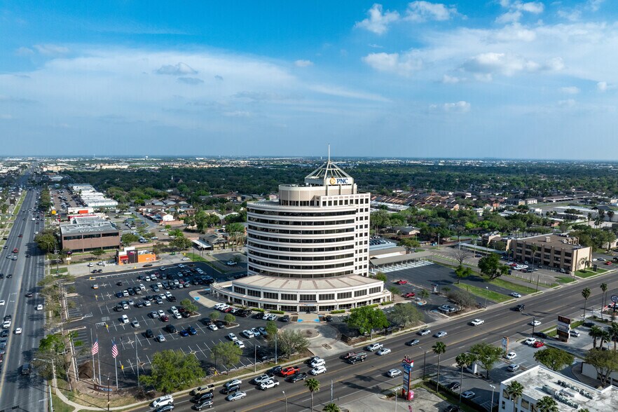 More Photos Of 3900 N 10th St, McAllen Office For Lease