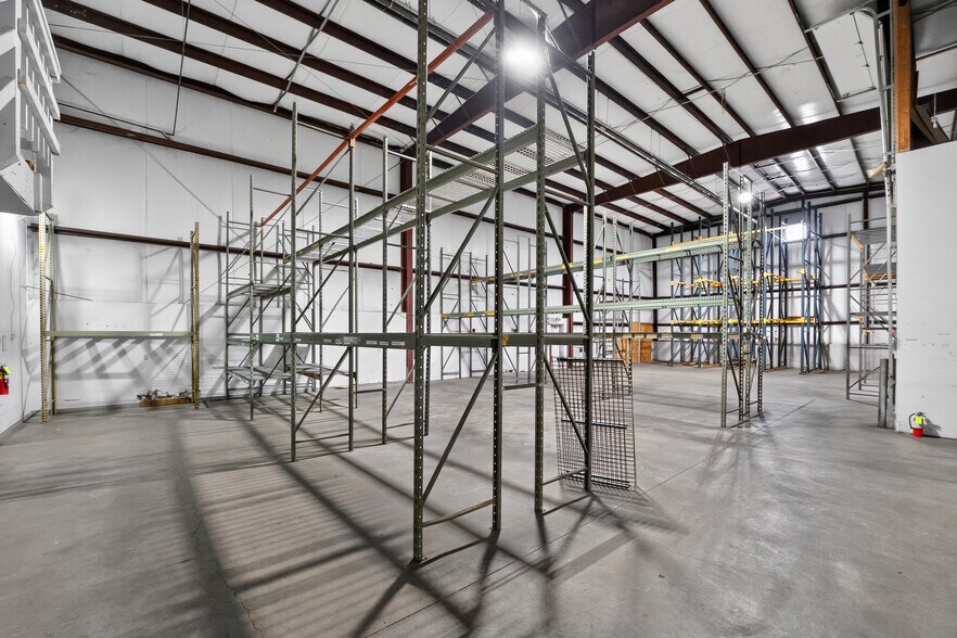 More Photos Of 559 Industrial Dr, Carmel Industrial For Lease
