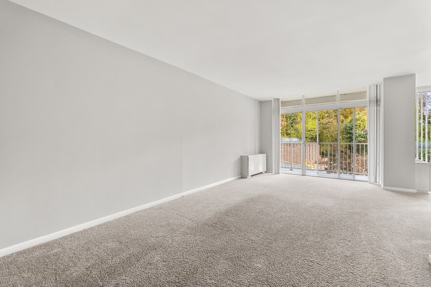 More Photos Of 8150 Lakecrest Dr, Greenbelt Apartments For Sale