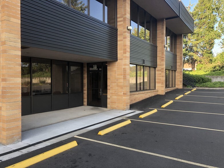 More Photos Of 1140-1144 Willagillespie Rd, Eugene Office For Sale