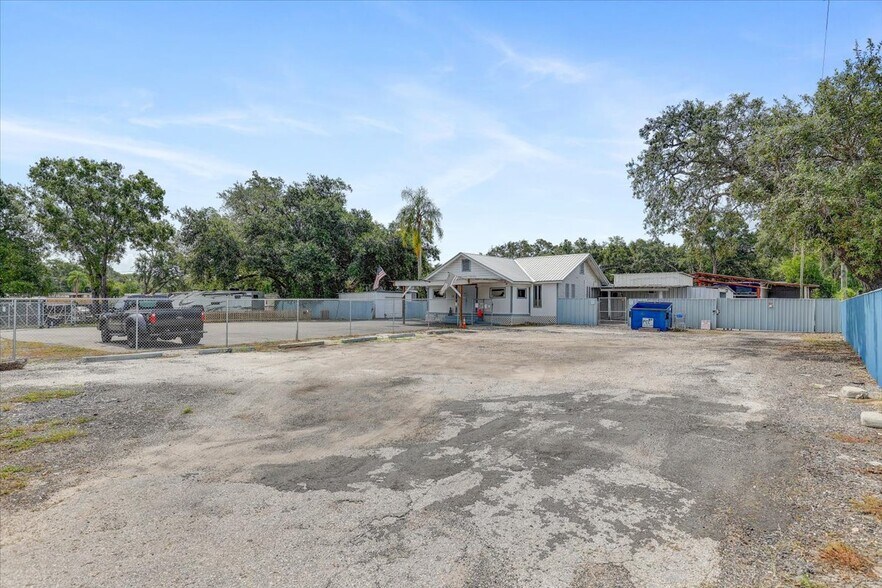 More Photos Of 11309 E US Highway 92, Seffner Warehouse For Sale