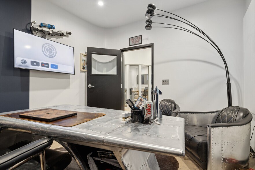 More Photos Of 14201 N Hayden Rd, Scottsdale Light Distribution For Lease