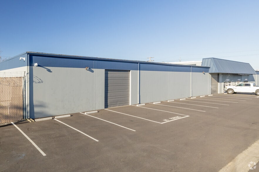 More Photos Of 3424-3440 Auburn Blvd, Sacramento Warehouse For Lease
