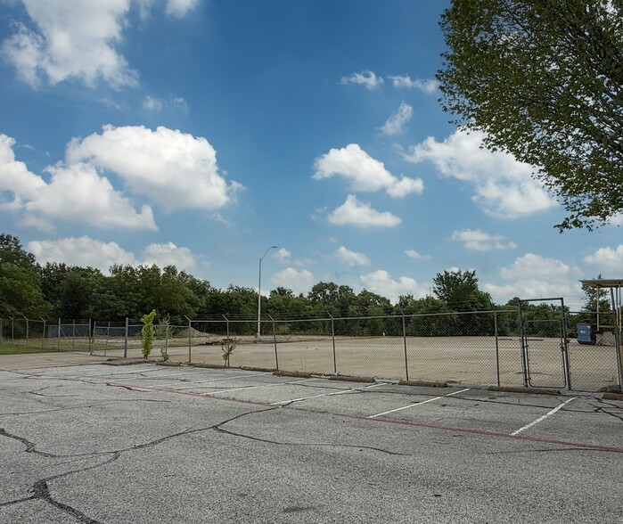 More Photos Of 1500 E Broad St, Mansfield Manufacturing For Sale