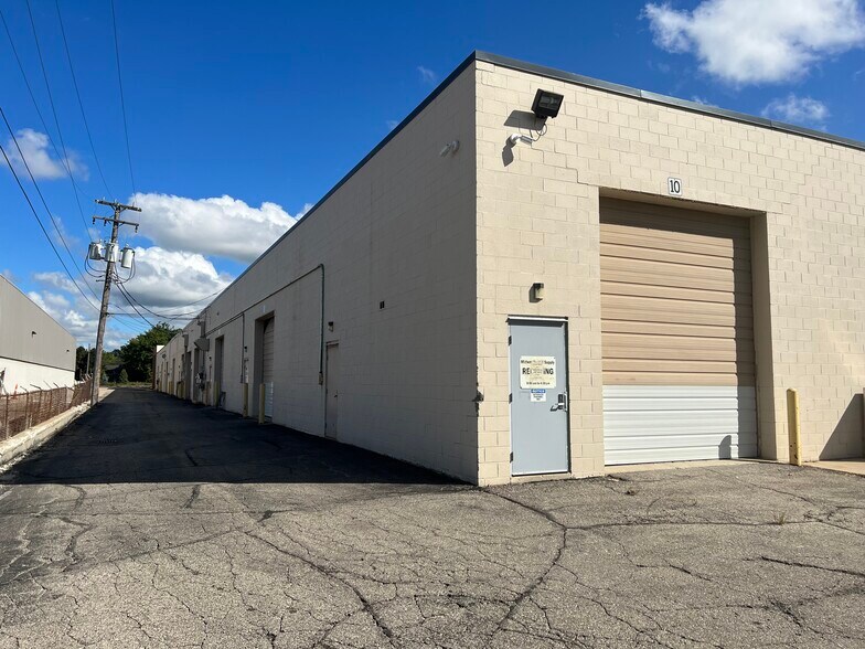 More Photos Of 32535-32553 Schoolcraft Rd, Livonia Warehouse For Lease