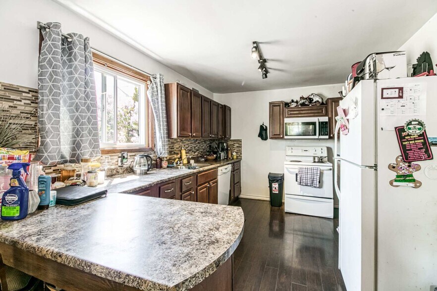 More Photos Of 354 Eva Av, Sudbury Apartments For Sale