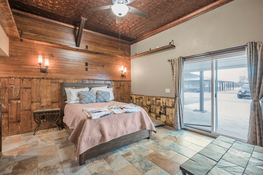 More Photos Of 90917 240th St, Austin Light Distribution For Sale