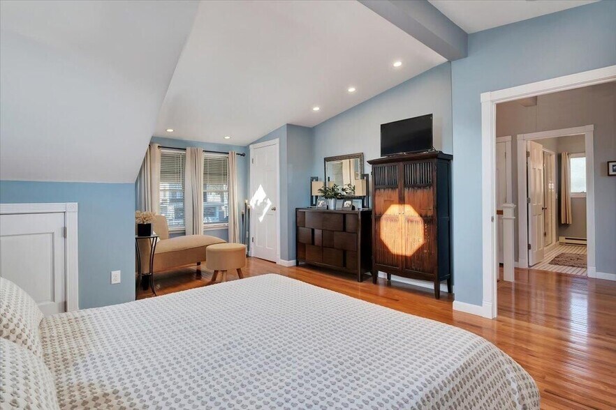 More Photos Of 139 A Bradford St, Provincetown Storefront Retail Residential For Sale