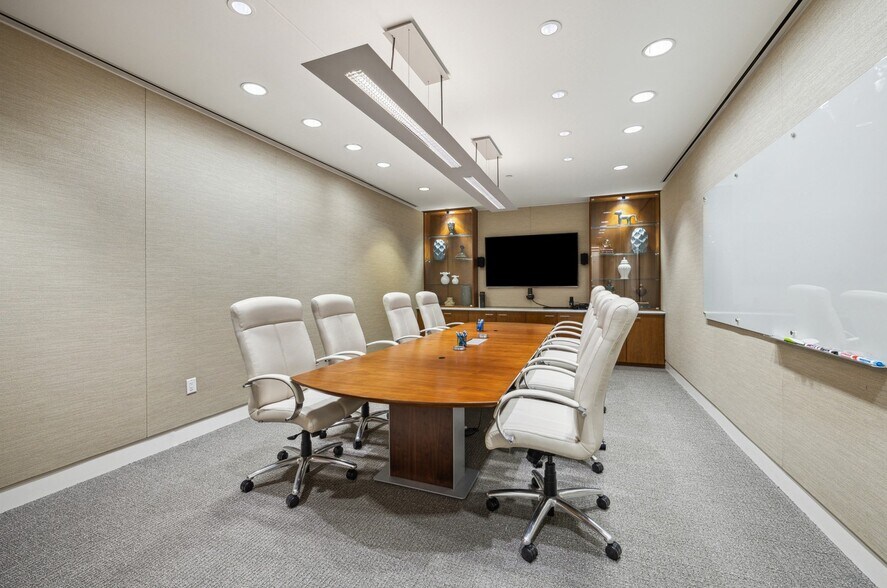 More Photos Of 1800 Post Oak Blvd, Houston Office For Lease