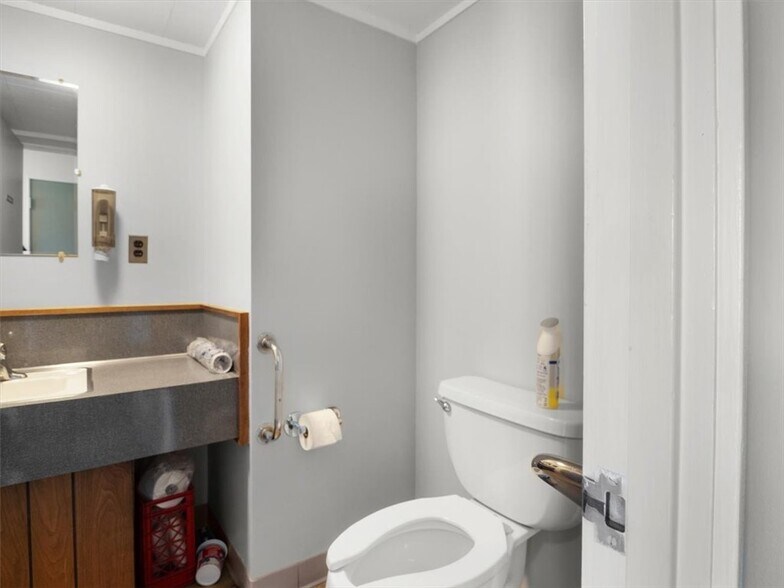 More Photos Of 5973 Walworth Rd, Ontario Medical For Sale