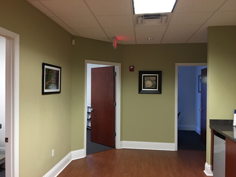 More Photos Of 1307 S International Pky, Lake Mary Office For Lease