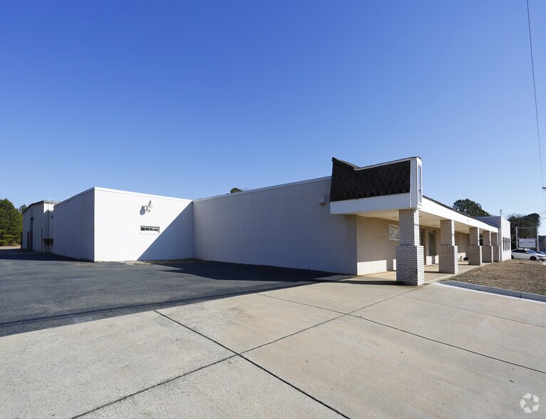 Primary Photo Of 1327-2000 Aj Tucker Loop, Midland Showroom For Lease