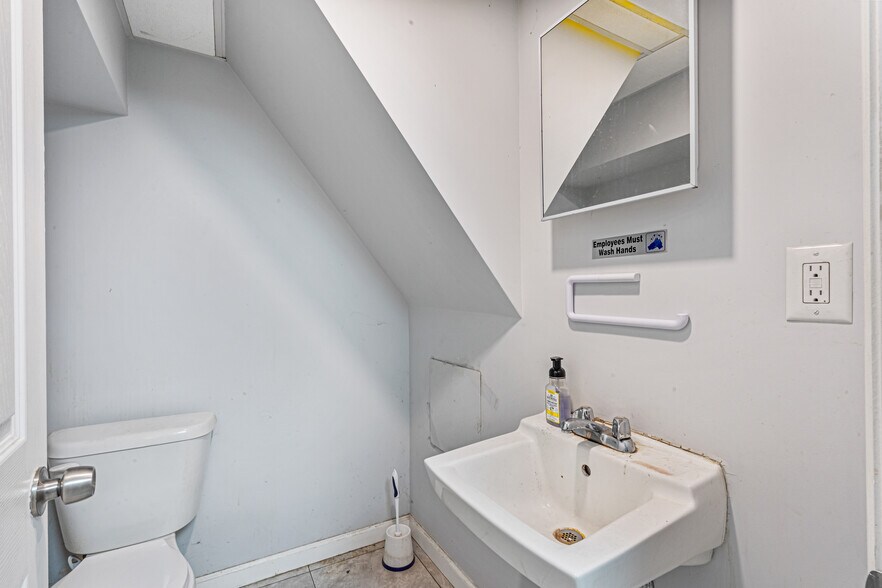 More Photos Of 208 Grand St, New York Apartments For Lease