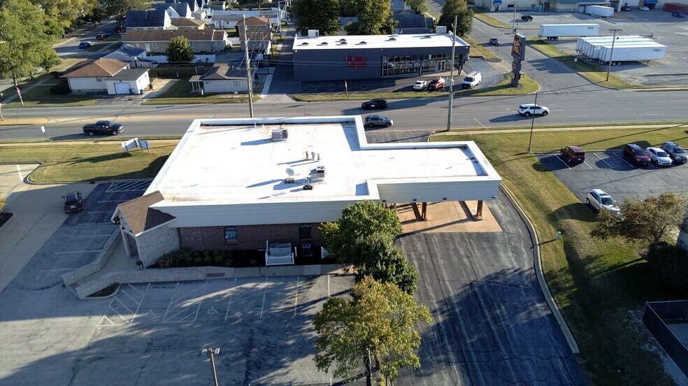 More Photos Of 435 E North St, Bradley Bank For Lease