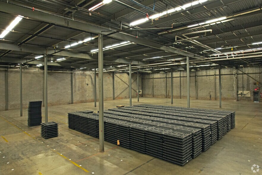 More Photos Of 572 S New St, Eden Distribution For Lease