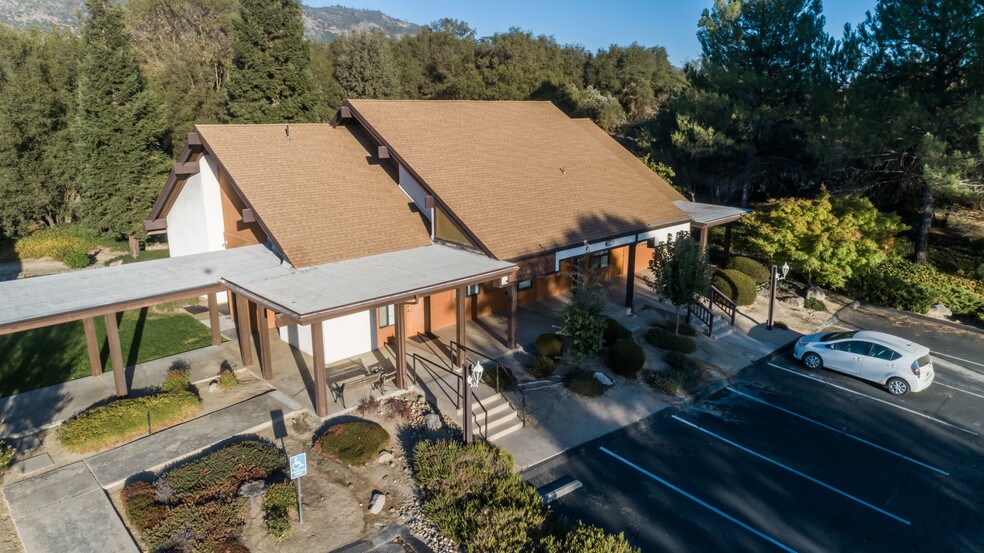 More Photos Of 31975-31985 Lodge Rd, Auberry Medical For Lease