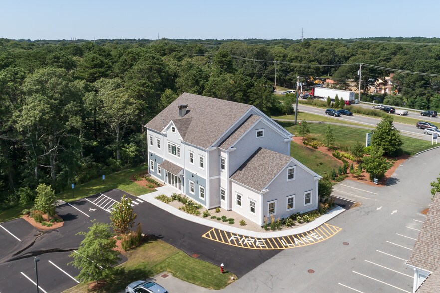 More Photos Of 1575 Iyannough Rd, Hyannis Office For Lease