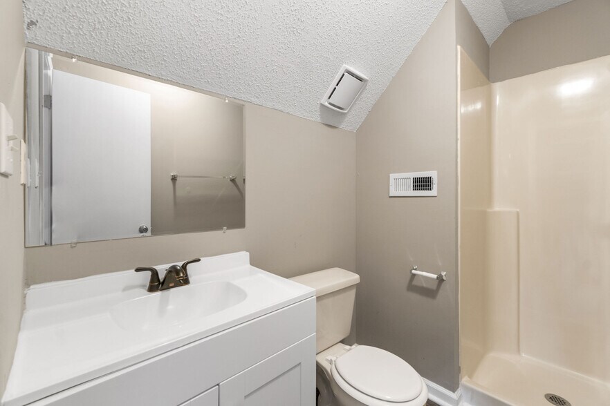 More Photos Of 279B Harrier ct, Clarksville Apartments For Sale