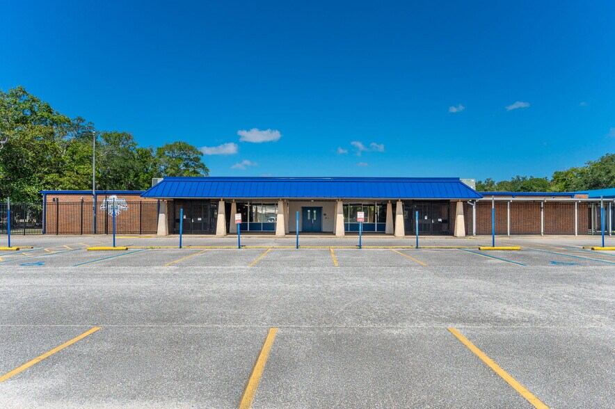 More Photos Of 320 E Miracle Strip Pky, Mary Esther General Retail For Sale